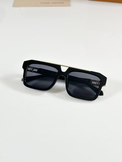 L_V Square 121 Gold Black Sunglass