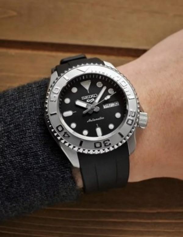 seeiko 5 premium luxury silver black smooth movement mens watch